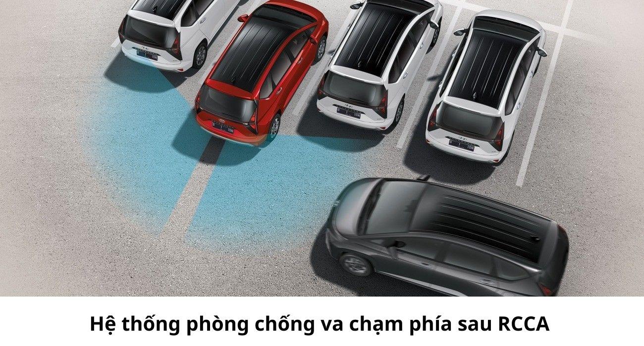 Khi có tín hiệu chuyển làm tiềm ẩn nguy cơ va chạm phía sau xe, hệ thống sẽ đưa ra cảnh báo bằng hình ảnh và âm thanh. Nếu sau khi đưa ra tín hiệu cảnh báo, nguy hiểm gia tăng, hệ thống sẽ kiểm soát và phanh lại để phòng tránh va chạm