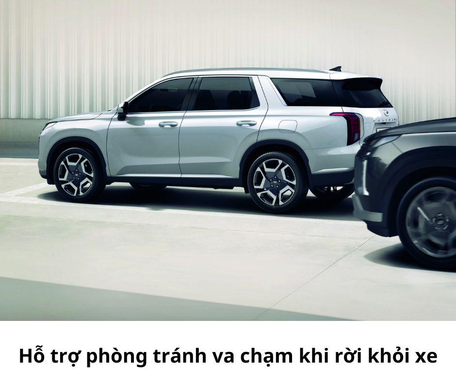 Hệ thống sẽ can thiệt để khóa cửa phòng tránh va chạm có thể xảy ra khi mở cửa xe