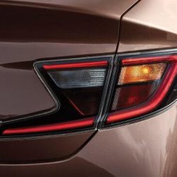 Đèn hậu dạng LED thiết kế cách điệu, đồng bộ với cụm đèn phía trước